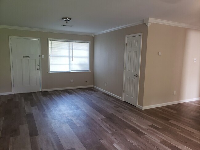 Building Photo - 805 Lamar