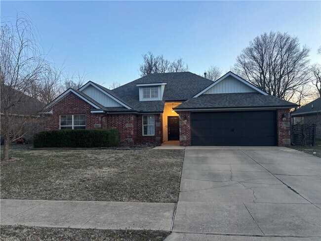 Building Photo - 3009 SW Briar Creek Ave