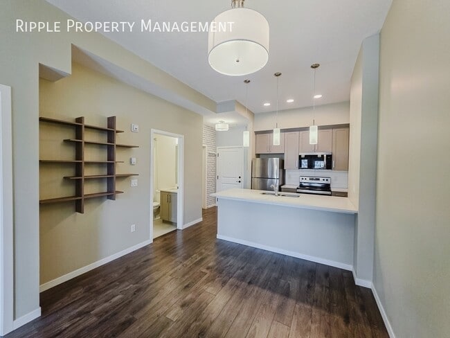 Building Photo - TOP-FLOOR 1 BEDS, 1 BATHS CONDO | RESORT-STYLE MAHOGANY LAKE ACCESS