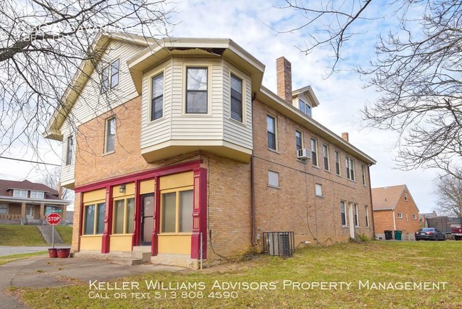 Foto del edificio - Very large apartment in the old Kroger's!