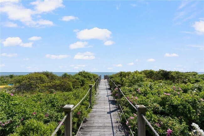Foto del edificio - 160 Sand Hill Cove Rd
