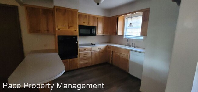 Building Photo - 3 br, 2 bath House - 4325 Summit Circle