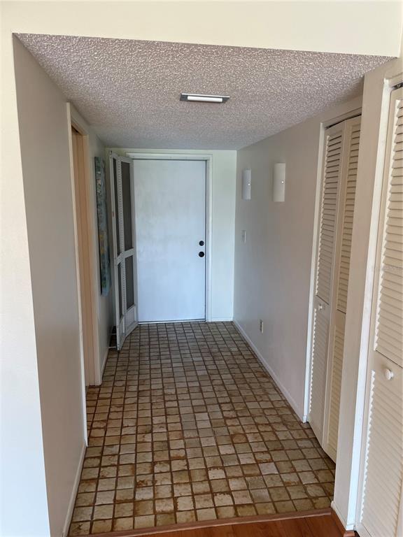 Building Photo - 6973 W Country Club Dr N
