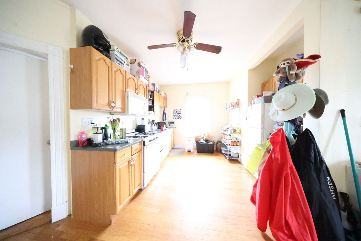 No brokers Fee, No Security Deposit, Small Dogs Friendly, Backyard, Eat-in Kitchen - No brokers Fee, No Security Deposit, Small Dogs Friendly, Backyard, Eat-in Kitchen