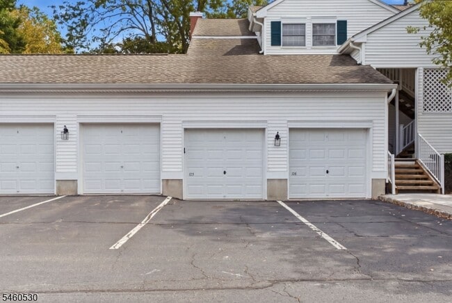 Building Photo - 125 Smithfield Ct