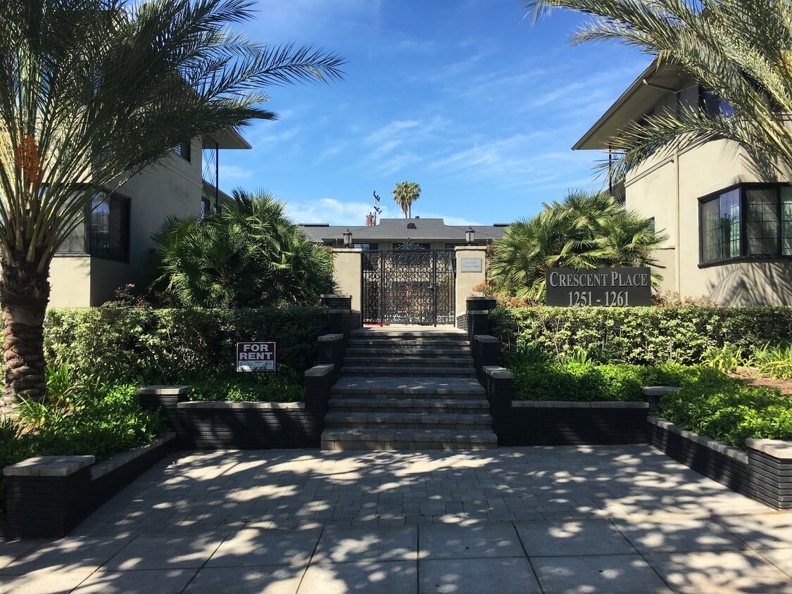 Primary Photo - 1251 N Crescent Heights Blvd