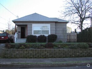 Building Photo - 314 NE 72nd Ave