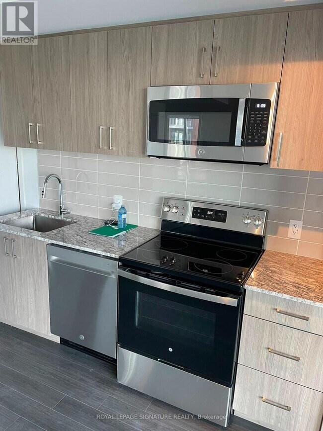 Photo du bâtiment - 4010 Eglinton Ave W