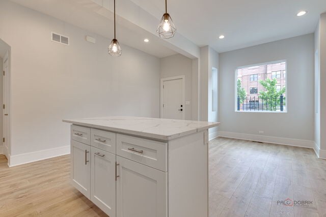 Foto del edificio - 1746 N California Ave