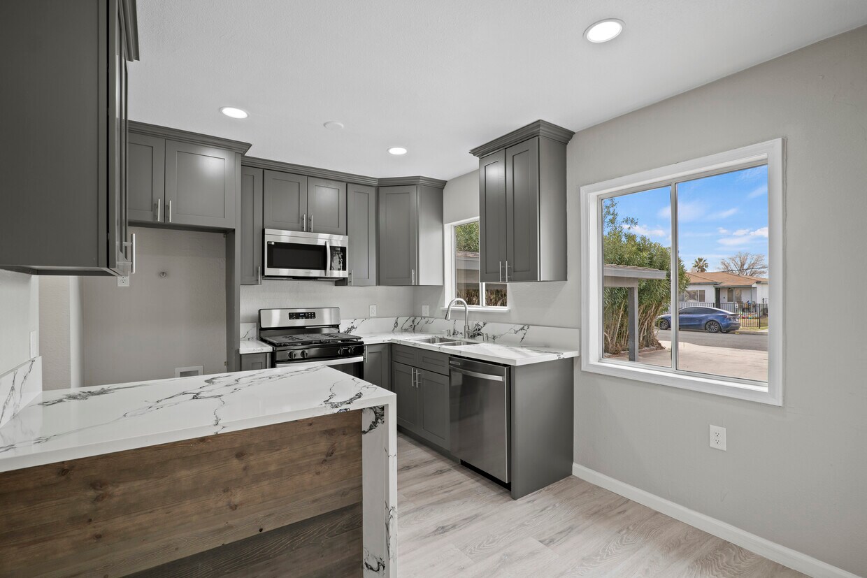 Foto principal - 44228 Foxton Ave