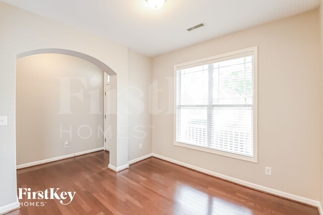 Building Photo - 1020 Bridlemine Dr