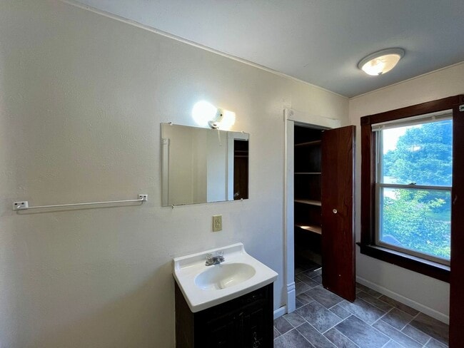 Building Photo - 1202 Prospect Ave