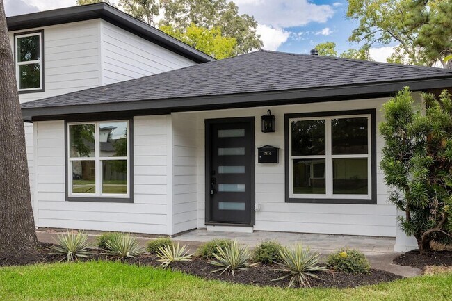 Foto del edificio - 7414 Janak Dr