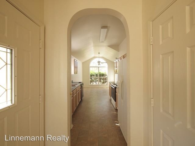 Building Photo - 4 br, 2 bath House - 1602 Grey Fox Trail