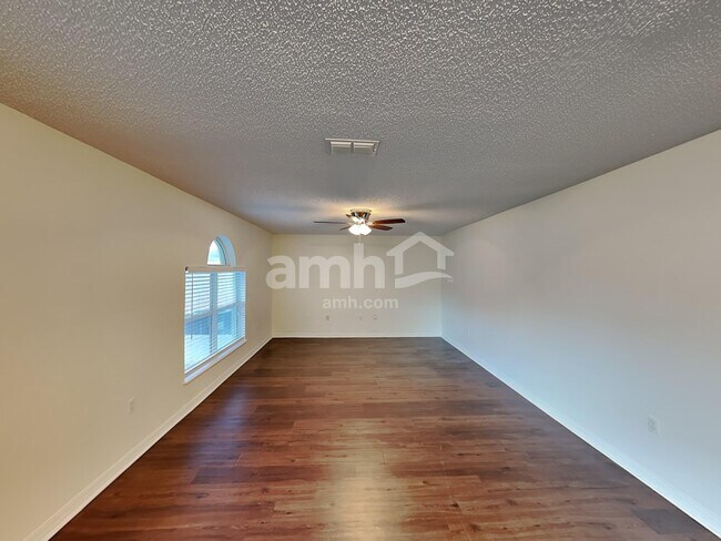 Building Photo - 5523 Ashleigh Park Dr