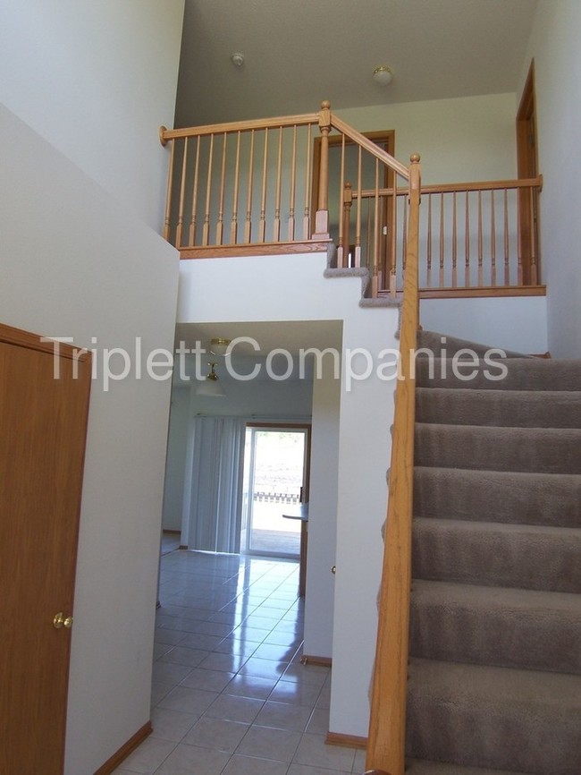Building Photo - 2504 Somerset Dr