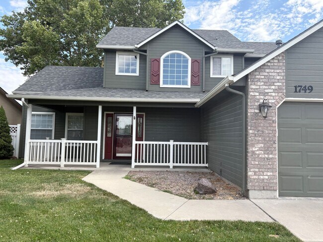 Foto del edificio - Beautiful 4-Bedroom Meridian Home with 4-Car Garage & Prime Location