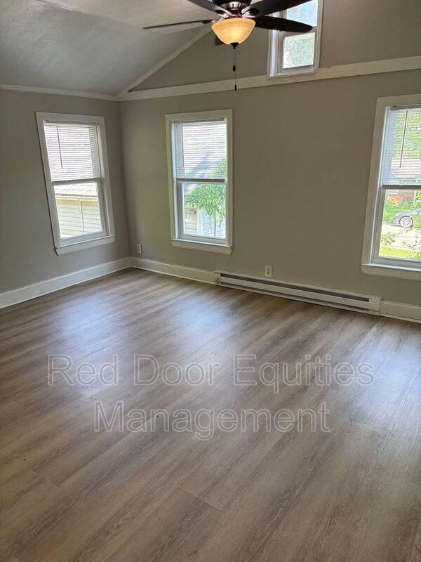 Foto principal - 718-720 West Hubert Avenue