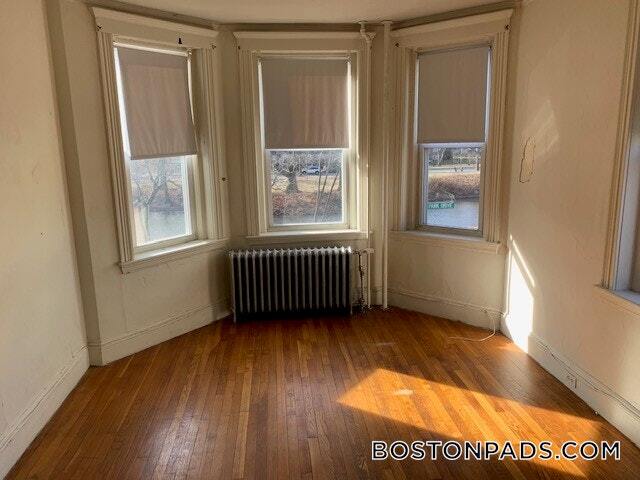 Building Photo - 235 Park Dr