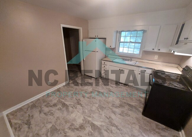 Foto del edificio - 829 Holt Ave