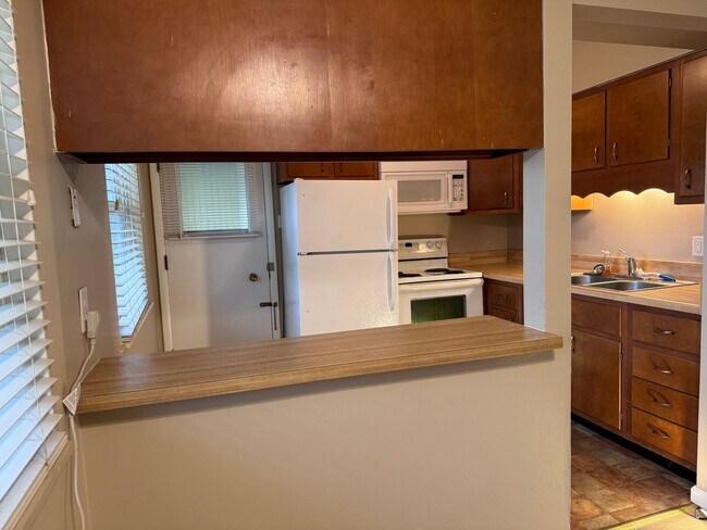 Building Photo - Two Bedroom Condo for Rent in Hazelwood!