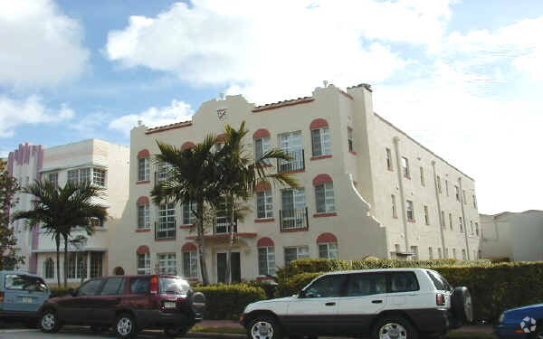 Building Photo - Fernwood Apartments