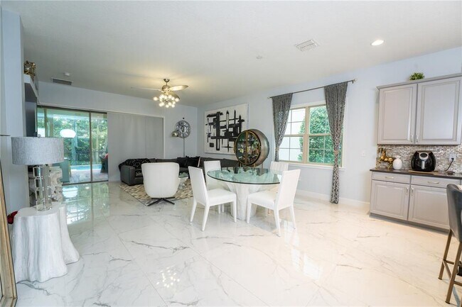 Foto del edificio - 9876 Mere Pkwy