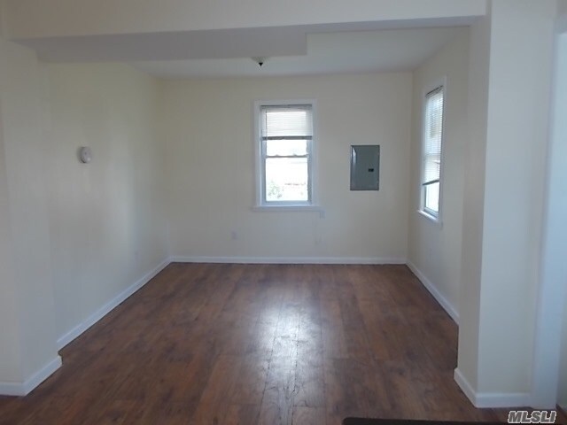Building Photo - 8 Whaleneck Dr