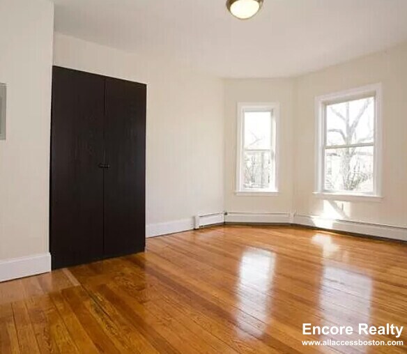 Foto del edificio - 10 Parker Hill Ave