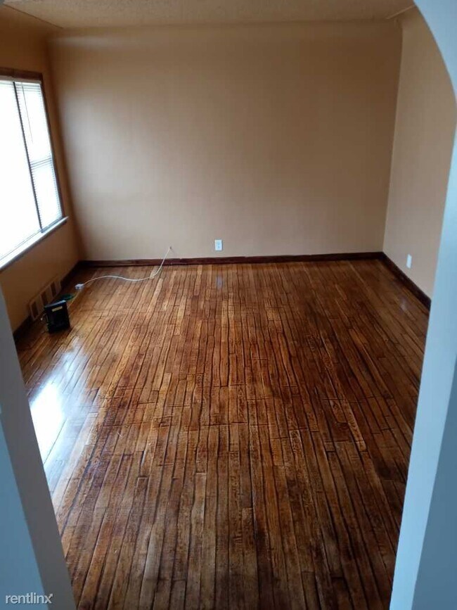 Building Photo - 2 br, 1.5 bath House - 8855 American St