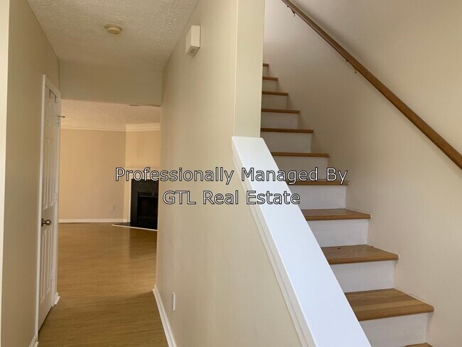 Building Photo - 3838 Meadow Creek Dr