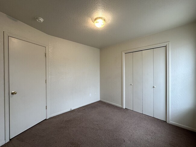Foto del edificio - 4210 Primrose Dr