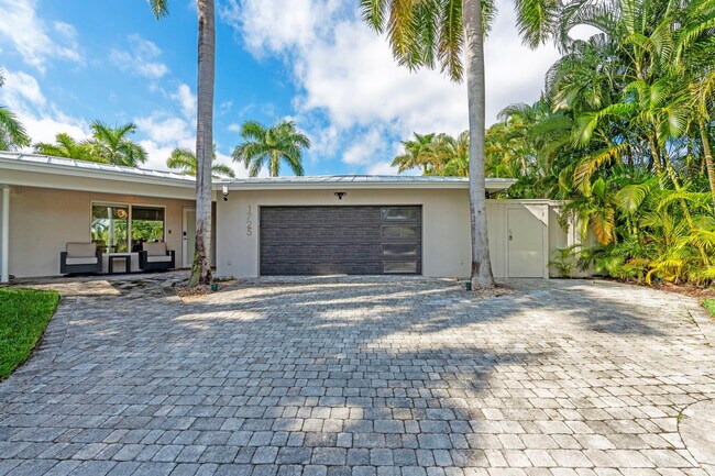 Building Photo - 1725 NE 23rd Ave