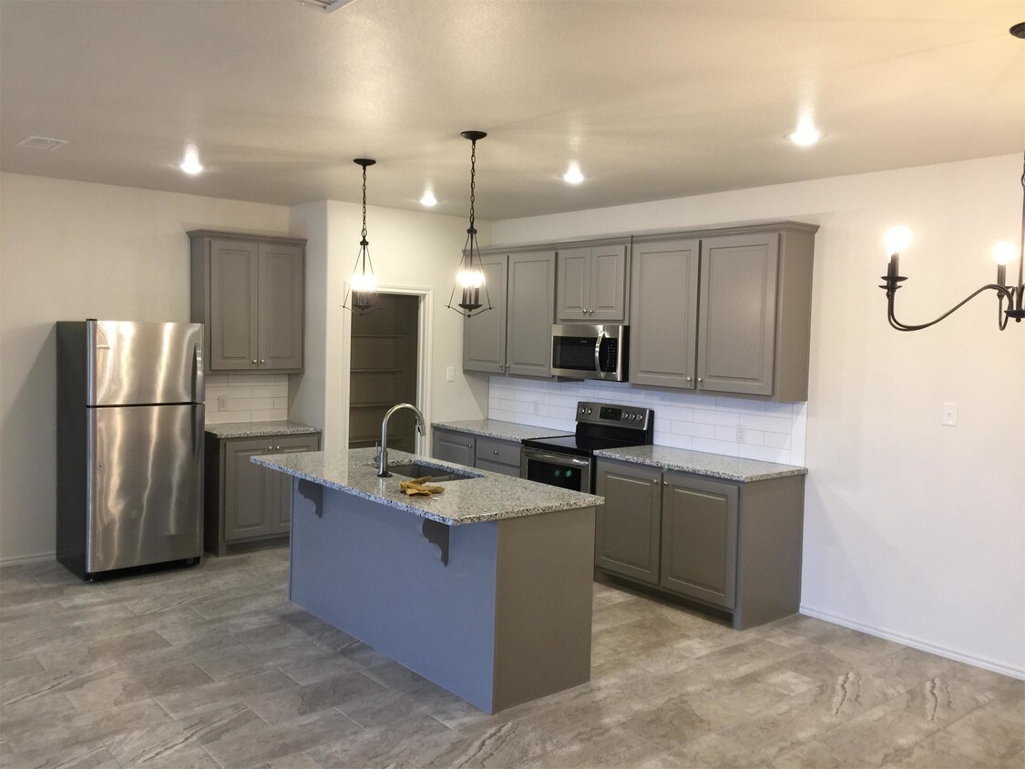 9601 Iola Ave Unit 9601A, Lubbock, TX 79424 Room for Rent in Lubbock, TX