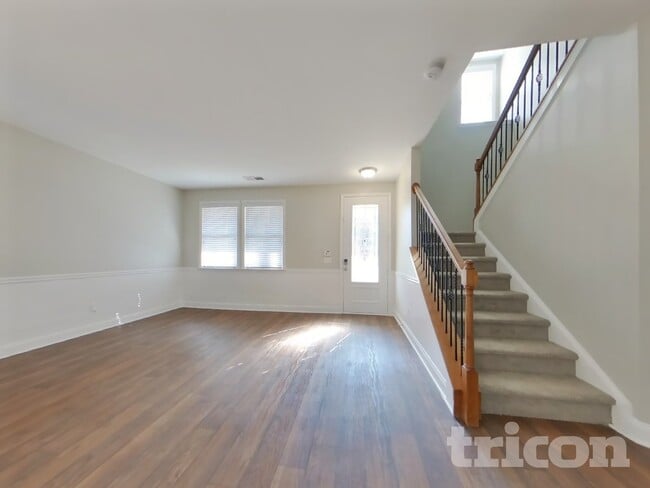 Building Photo - 241 Branch Valley Dr