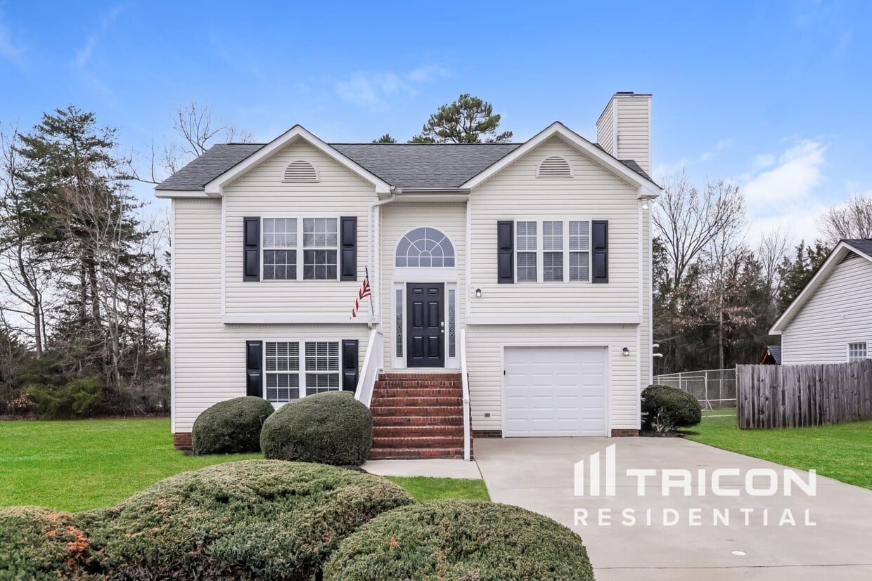 Primary Photo - 6805 Bodgit Lane Charlotte NC