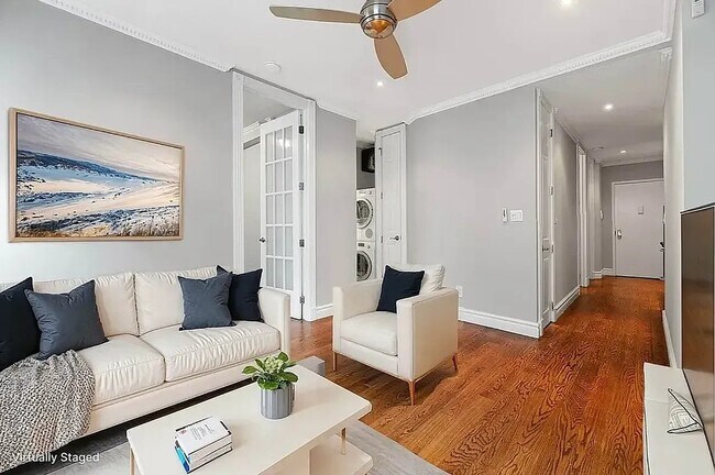 Foto del edificio - 127 E 7th St