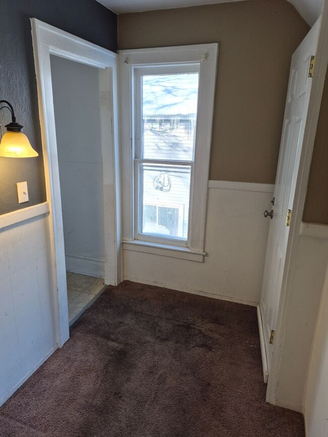 Building Photo - 924 Fountain St NE