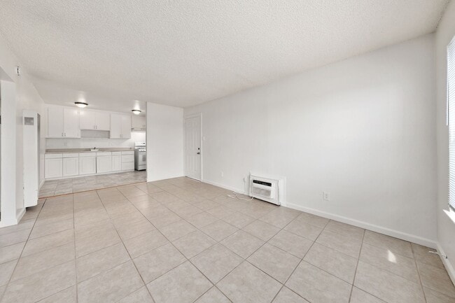 Building Photo - Newly renovated 2 bedroom 1 bath unit in R...