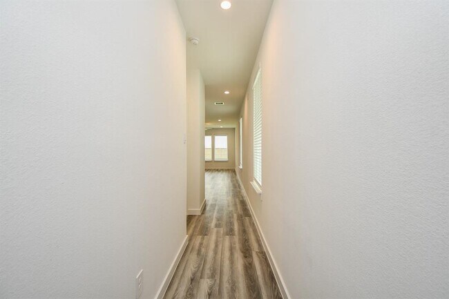 Foto del edificio - 3024 Crown Gate Dr
