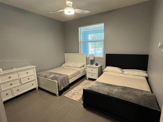 Building Photo - 3 bedroom in Dania Beach FL 33004