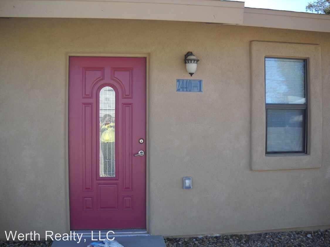 Primary Photo - 2440 N Fair Oaks Ave