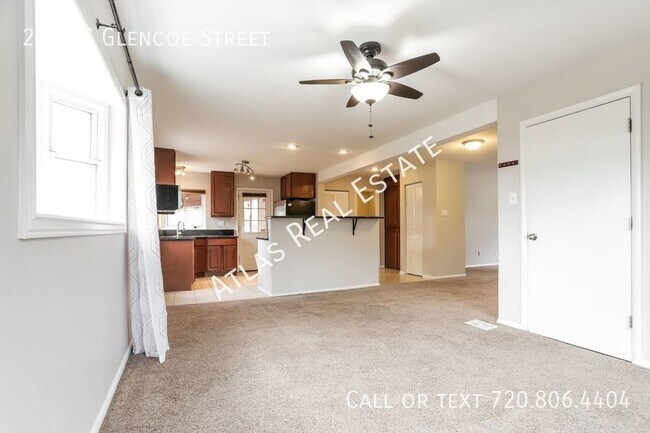 Building Photo - Beautifully updated University Hills Home
