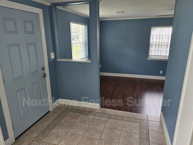 Foto del edificio - 4045 Bunnell Dr