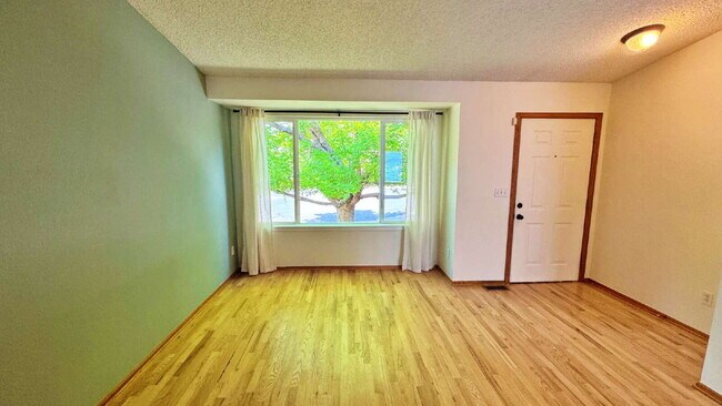 Foto del edificio - Welcome To This Fantastic 3 Bed 4 Bath Home in Cul-De-Sac Next To Ryan Park In Westminster