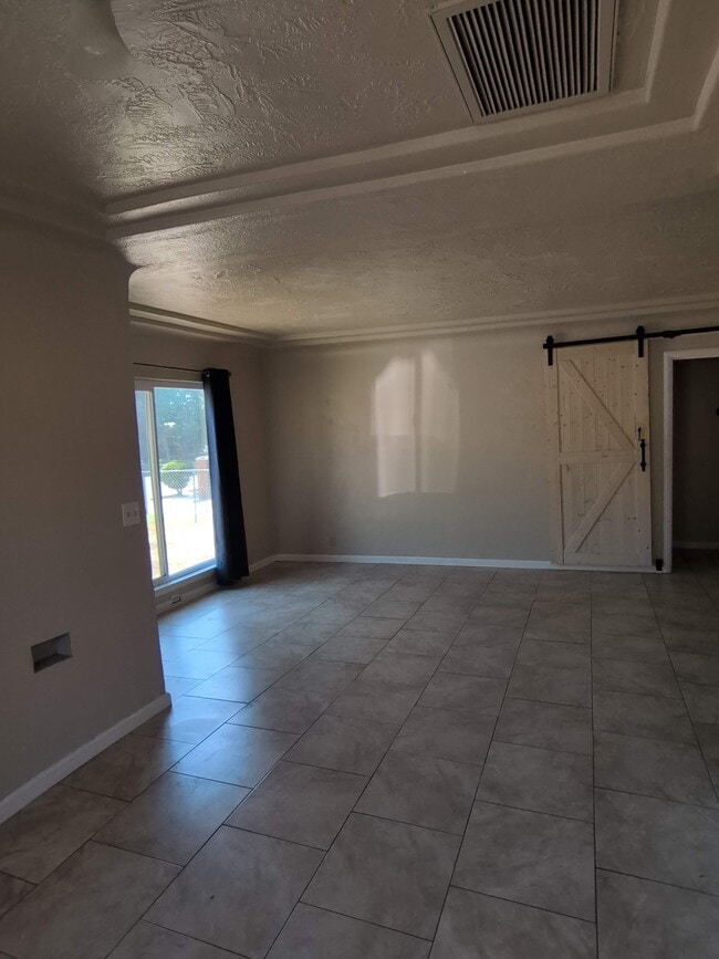 Foto del edificio - 2927 E Pine Ave