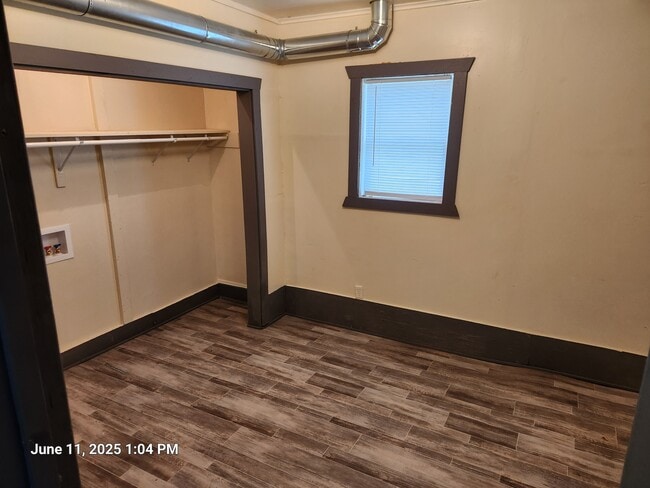Bedroom 1 - 1111 University Ave
