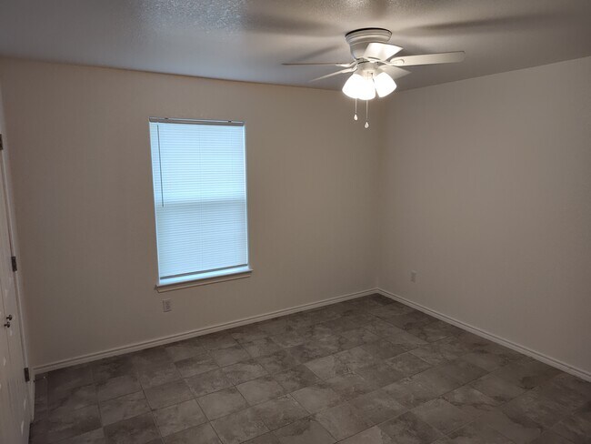 Building Photo - 412 S Cleburne Whitney Rd