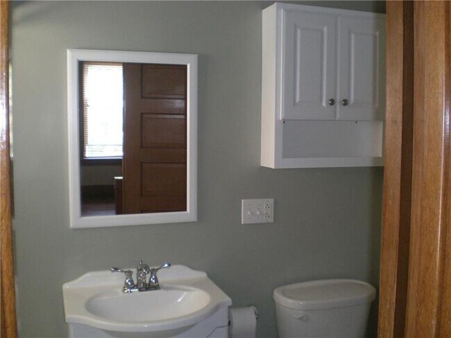 Bathroom - 1314 6th Ave