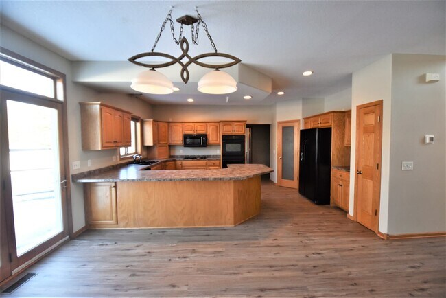 Foto del edificio - 6623 Merrimac Ln N